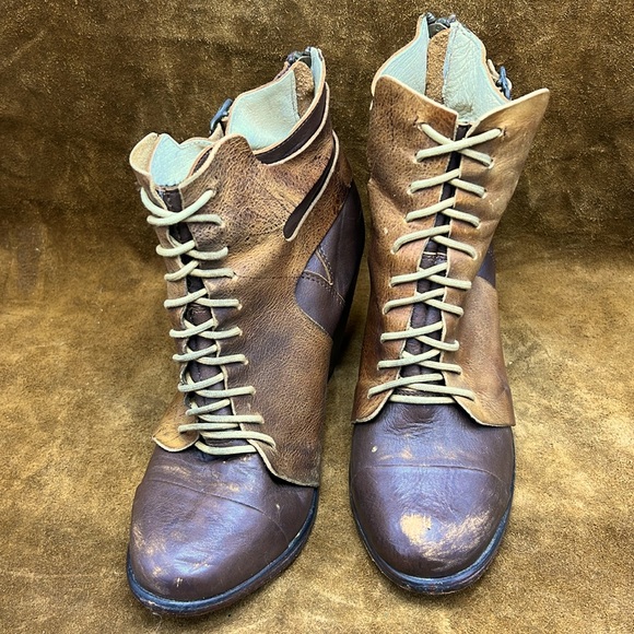 Freebird Heeled Ankle Boots - Picture 10 of 11